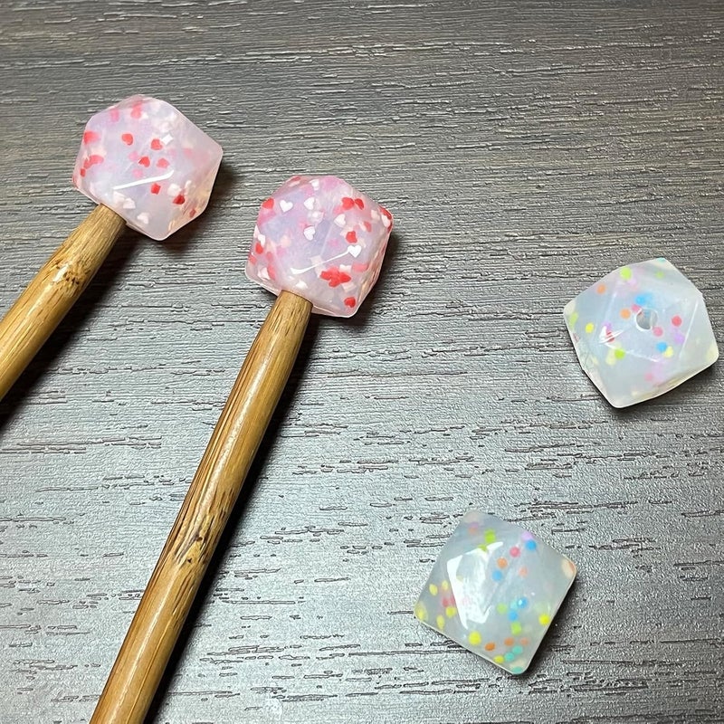 spansee Hexagon Knitting Needle Holders - 4 Pcs, Size 3-13 (3.25mm-9mm), End Caps, Stitch Stoppers, Point Protectors - Image 3